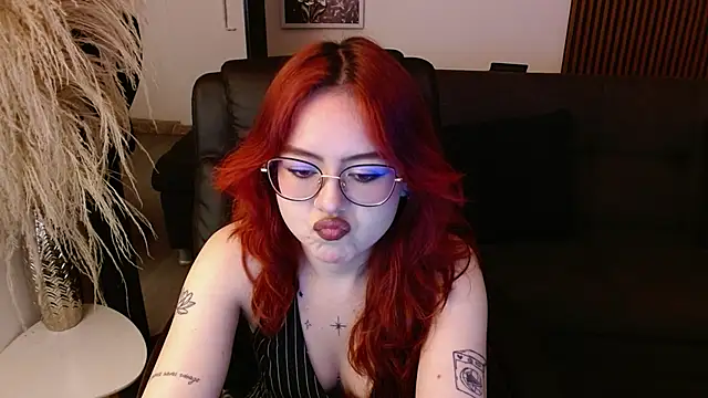 Snapshot of crimson_tati_ chatting on 6, 2, 2025 crimson tati online show from 6, 2, 2025