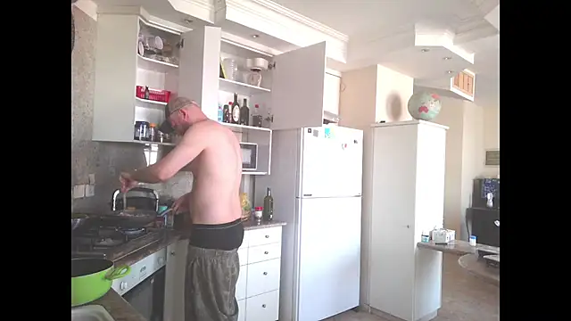 Snapshot of Tall_REC chatting on 9, 12, 2024 Tall REC online show from 9, 12, 2024