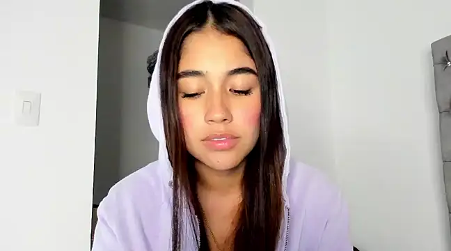 Snapshot of AriaMontgomery chatting on 12, 12, 2024 AriaMontgomery online show from 12, 12, 2024