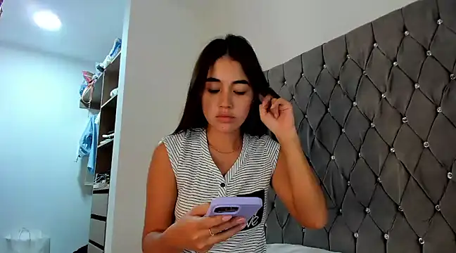 Snapshot of AriaMontgomery chatting on 19, 12, 2024 AriaMontgomery online show from 19, 12, 2024