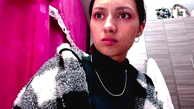 holy juli online show from 2, 2, 2026