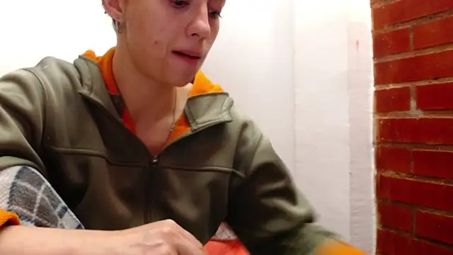 holy juli online show from 12, 4, 2026