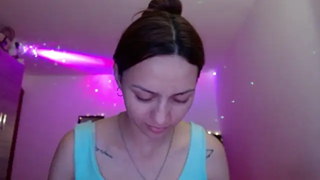 Snapshot of holy_juli chatting on 7, 5, 2026 holy juli online show from 7, 5, 2026