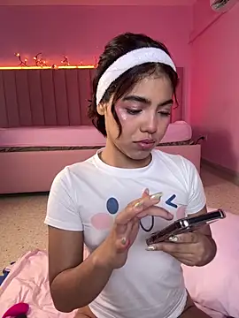 KellyOlsenbe online show from 16, 3, 2026