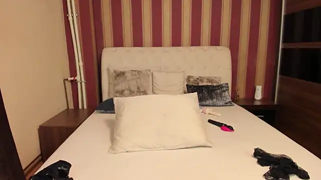 Snapshot of AshPage chatting on 4, 2, 2026 AshPage online show from 4, 2, 2026