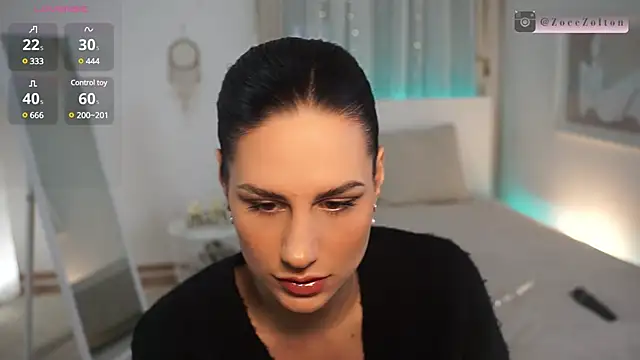 ZoeeZolton online show from 1, 1, 2025