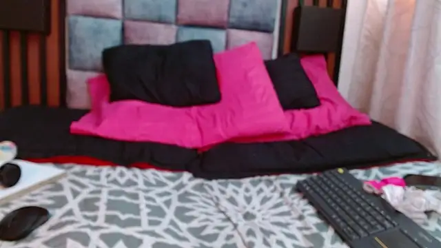 Saraa-restrepo online show from 28, 2, 2025