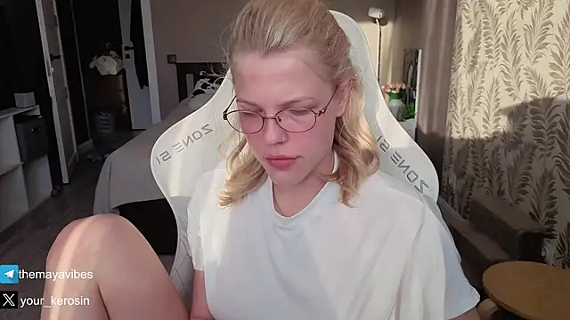 Snapshot of Maya_Rave chatting on 20, 5, 2026 Maya Rave online show from 20, 5, 2026
