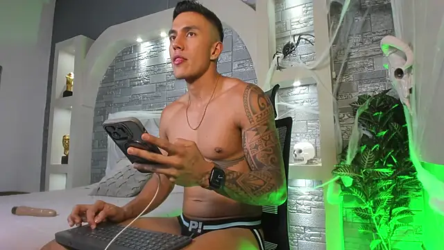 Aron Bolt online show from 25, 10, 2025