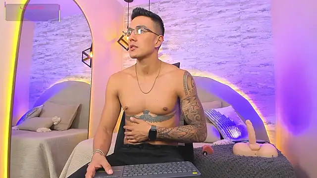 Aron Bolt online show from 6, 3, 2026