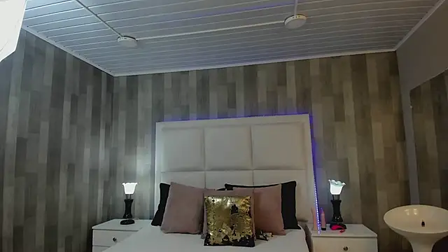 HazelMoret online show from 11, 2, 2025