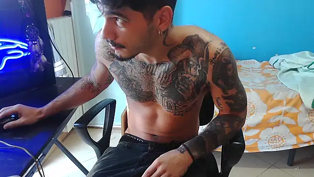 Badboyi1997 online show from 4, 10, 2025