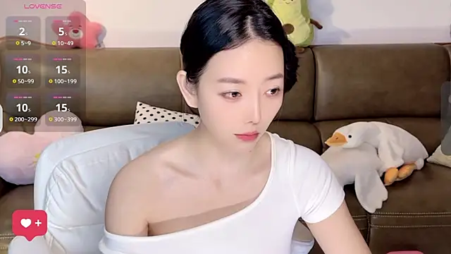 Yilin1999 online show from 8, 3, 2025