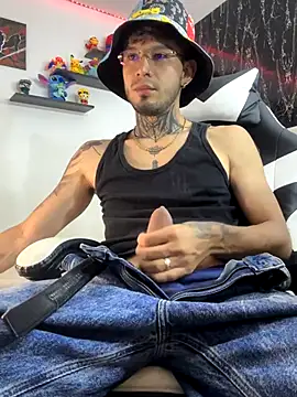 Snapshot of Anthony-Martin chatting on 8, 10, 2025 Anthony-Martin online show from 8, 10, 2025