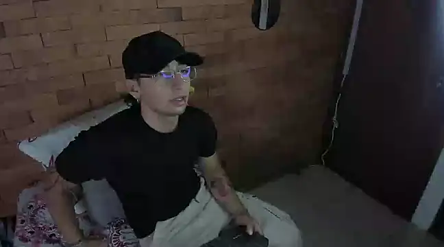 Snapshot of Dereck_Dickson chatting on 18, 12, 2024 Dereck Dickson online show from 18, 12, 2024