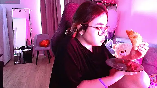 CutiePie3 online show from 6, 3, 2025