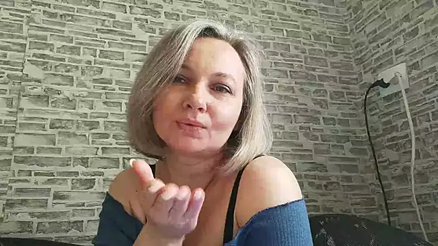 EdithManning online show from 10, 3, 2025