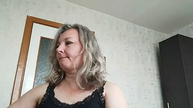 Snapshot of EdithManning chatting on 20, 7, 2026 EdithManning online show from 20, 7, 2026