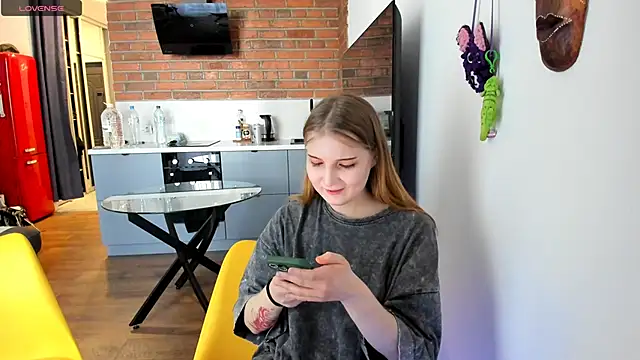 Snapshot of princessaalicc chatting on 4, 2, 2025 princessaalicc online show from 4, 2, 2025