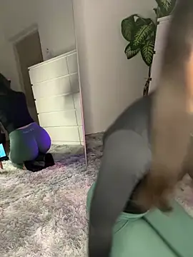 LeonieLindner online show from 18, 2, 2025