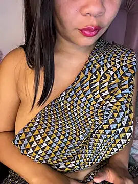 Snapshot of shara_queen1 chatting on 9, 6, 2026 shara queen1 online show from 9, 6, 2026