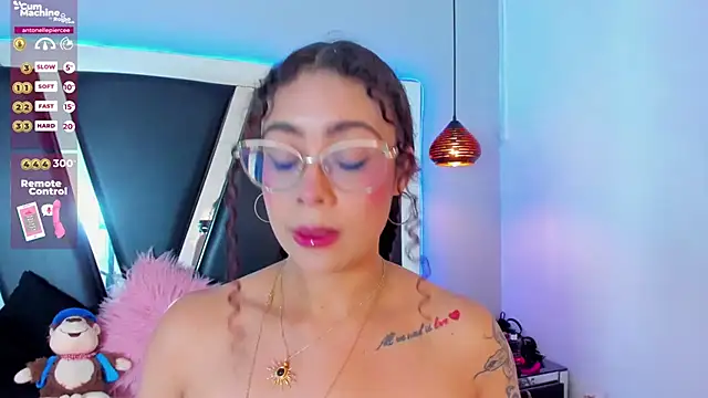 Snapshot of antonelllepiercee chatting on 2, 2, 2025 antonelllepiercee online show from 2, 2, 2025