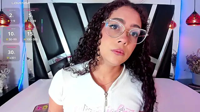 Snapshot of antonelllepiercee chatting on 22, 3, 2025 antonelllepiercee online show from 22, 3, 2025