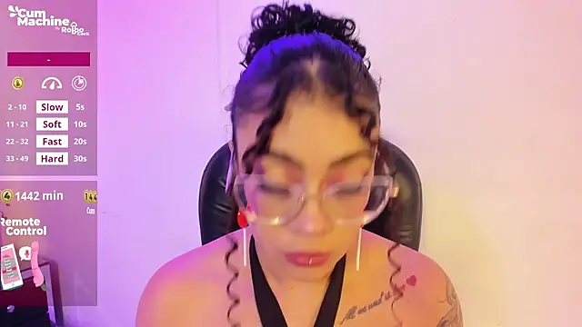 Snapshot of antonelllepiercee chatting on 14, 9, 2025 antonelllepiercee online show from 14, 9, 2025
