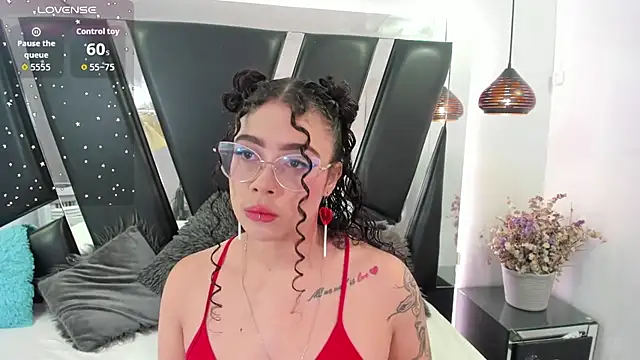 Snapshot of antonelllepiercee chatting on 26, 9, 2025 antonelllepiercee online show from 26, 9, 2025