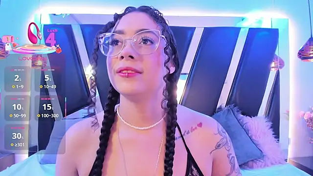 Snapshot of antonelllepiercee chatting on 8, 10, 2025 antonelllepiercee online show from 8, 10, 2025