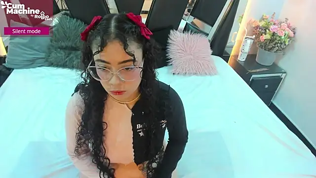 Snapshot of antonelllepiercee chatting on 10, 10, 2025 antonelllepiercee online show from 10, 10, 2025