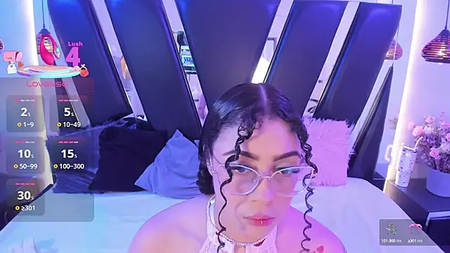 Snapshot of antonelllepiercee chatting on 15, 10, 2025 antonelllepiercee online show from 15, 10, 2025