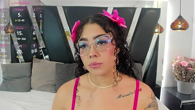 Snapshot of antonelllepiercee chatting on 13, 11, 2025 antonelllepiercee online show from 13, 11, 2025