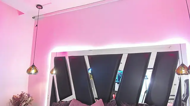 Snapshot of antonelllepiercee chatting on 25, 11, 2025 antonelllepiercee online show from 25, 11, 2025