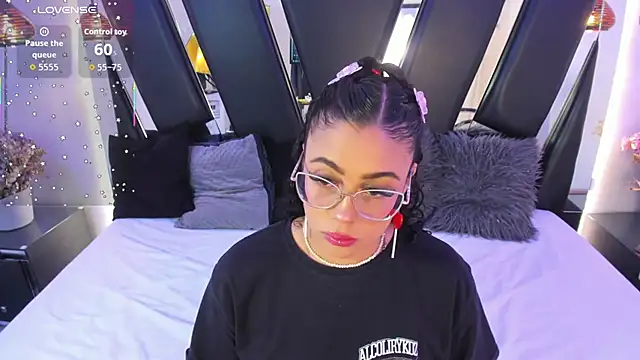 Snapshot of antonelllepiercee chatting on 29, 11, 2025 antonelllepiercee online show from 29, 11, 2025