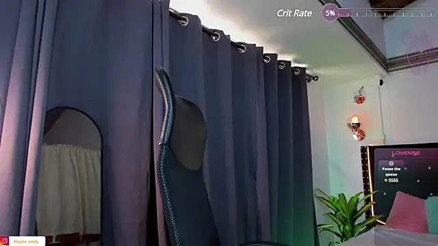Snapshot of emilyrouxe chatting on 4, 12, 2024 emilyrouxe online show from 4, 12, 2024