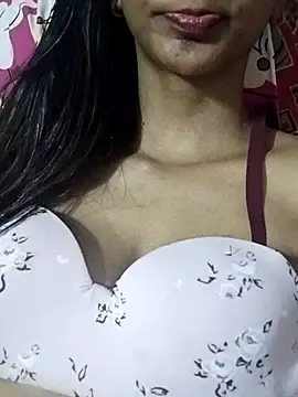 Snapshot of Aaliya_Love chatting on 6, 3, 2025 Aaliya Love online show from 6, 3, 2025