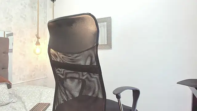 Snapshot of maddy_cooper_ chatting on 4, 12, 2024 maddy cooper  online show from 4, 12, 2024
