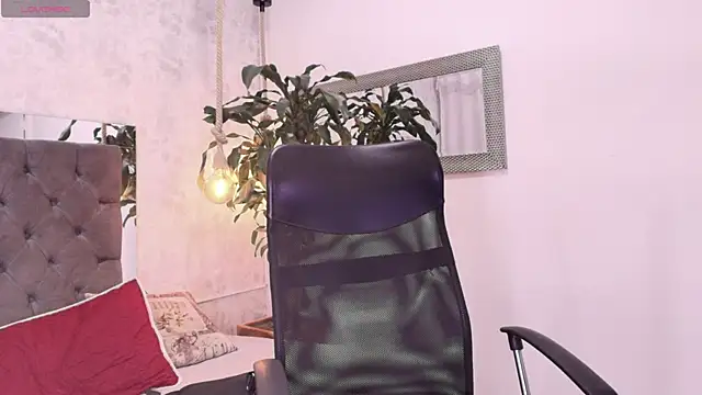 Snapshot of maddy_cooper_ chatting on 29, 12, 2024 maddy cooper  online show from 29, 12, 2024