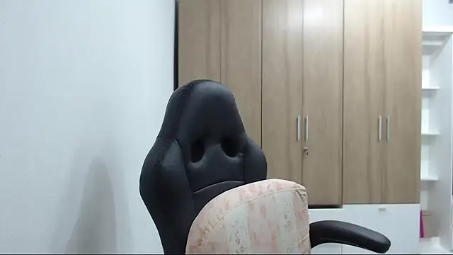 RoxanaLove9 online show from 18, 11, 2025