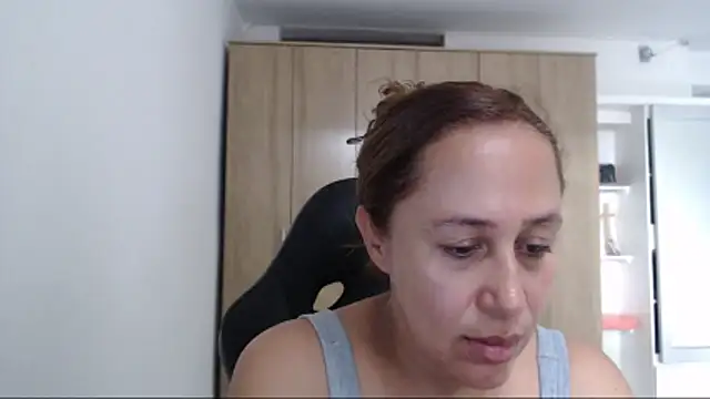 RoxanaLove9 online show from 6, 2, 2026