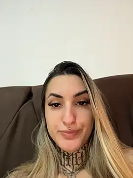 Snapshot of hotskinny1 chatting on 4, 5, 2026 hotskinny1 online show from 4, 5, 2026