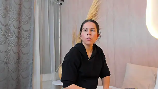 Snapshot of Lucianaferro_ chatting on 25, 9, 2025 Lucianaferro  online show from 25, 9, 2025