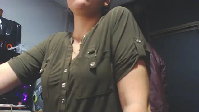 Snapshot of Lucianaferro_ chatting on 1, 11, 2025 Lucianaferro  online show from 1, 11, 2025