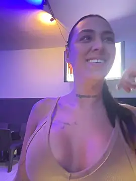 paisitahot1975 online show from 11, 2, 2025