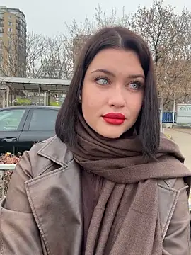 KikiWatson online show from 4, 12, 2025