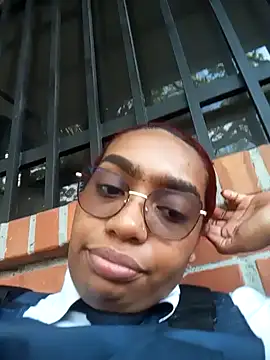 Cinnamon-Skin online show from 2, 1, 2025