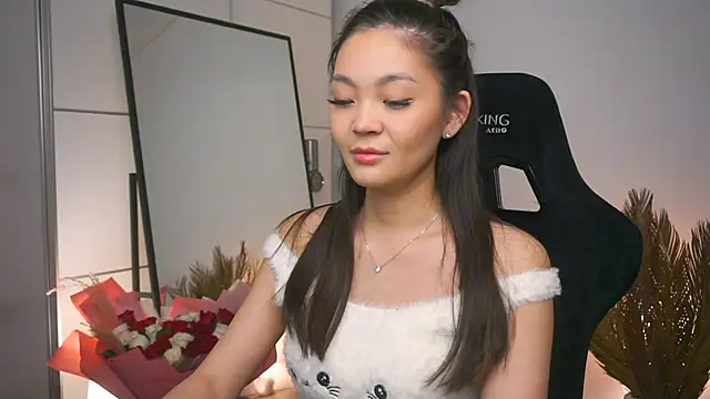 Peopleneedlove144 online show from 1, 2, 2025