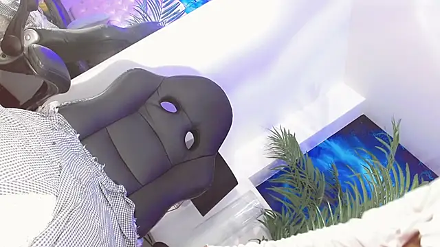 Snapshot of Jadee_Ariell chatting on 6, 1, 2025 Jadee Ariell online show from 6, 1, 2025