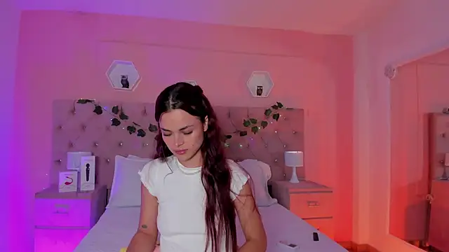 HannaRhodes online show from 16, 1, 2025